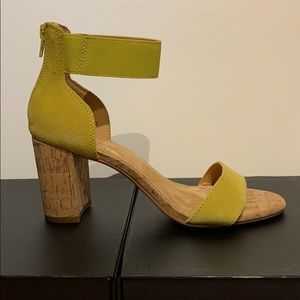 AEROSOLES - NWB Lime Green Suede Sandals